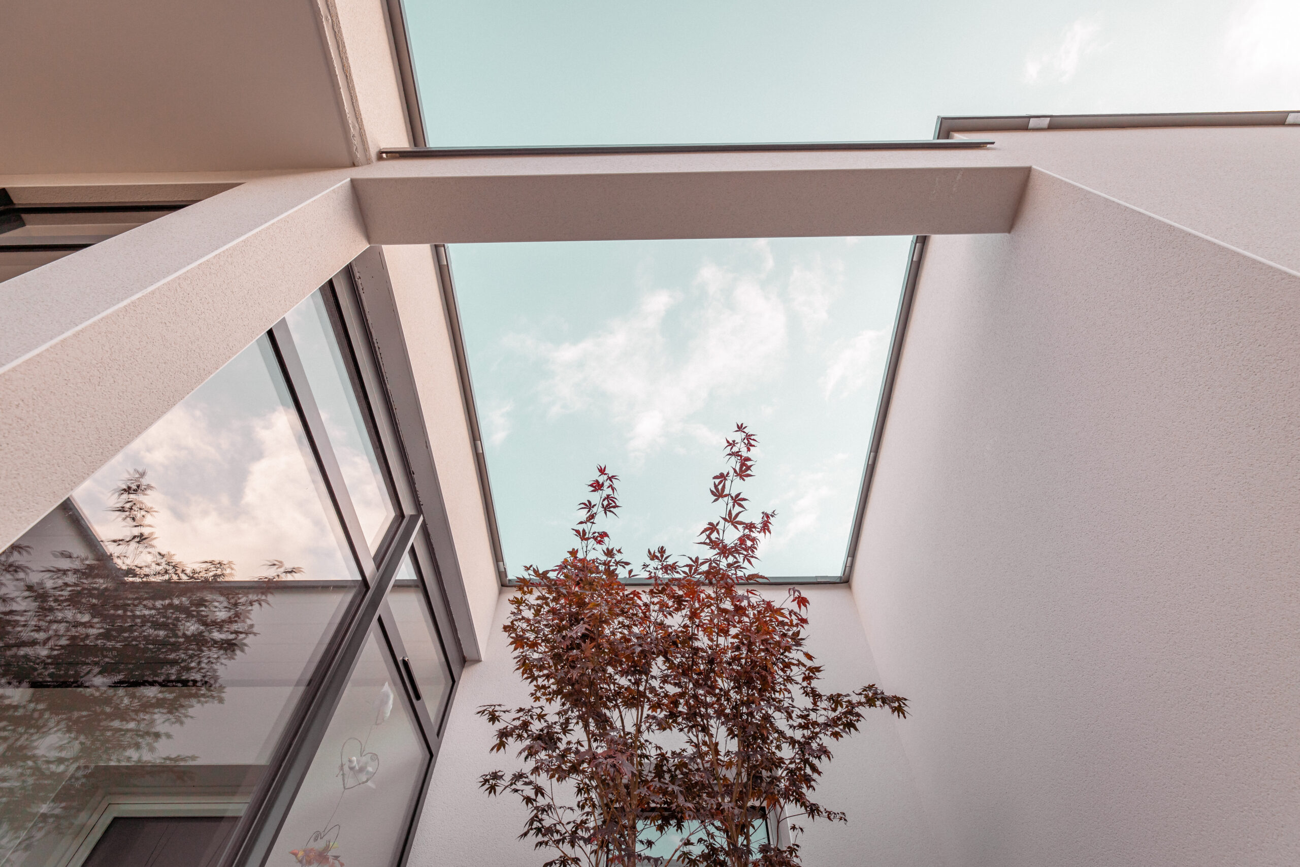 Patio vu de dessous, d'une maison individuelle construite par Maisons Alpes Savoie à la Motte Servolex.